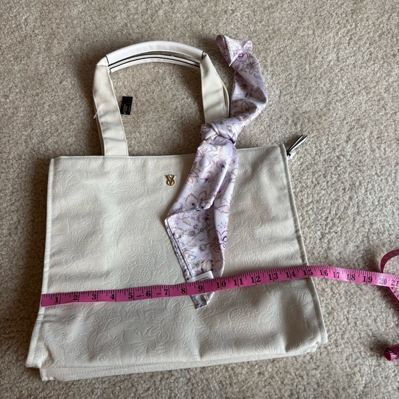 Victoria Secret White Floral Square Bag, New with Tags - Picture 7 of 9